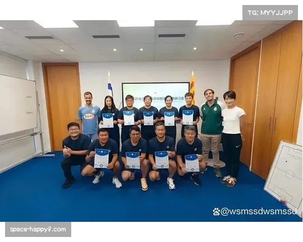 马德里举办业余联赛防守战术研讨会，吸引上百名基层教练参与